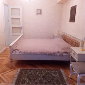 In Baku 130.0 m² apartment is for rent - Image 5