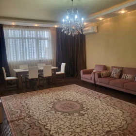 In Baku 178.0 m² apartment is for rent - Image 3