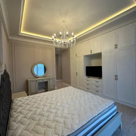 In Baku 225.0 m² apartment is for rent - Image 4