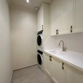 In Baku 225.0 m² apartment is for rent - Image 10