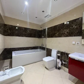 In Baku 230.0 m² apartment is for rent - Image 9