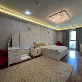 In Baku 230.0 m² apartment is for rent - Image 10