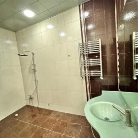 In Baku 100.0 m² apartment is for sale - Image 2