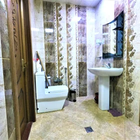 In Baku 125.0 m² apartment is for rent - Image 2
