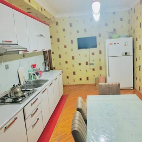 In Baku 140.0 m² apartment is for rent - Image 9