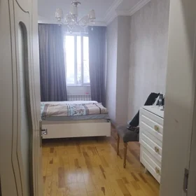 In Baku 90.0 m² apartment is for sale - Image 2