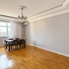 In Baku 155.0 m² apartment is for sale - Image 3