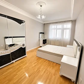 In Baku 155.0 m² apartment is for sale - Image 4