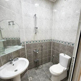 In Baku 155.0 m² apartment is for sale - Image 9