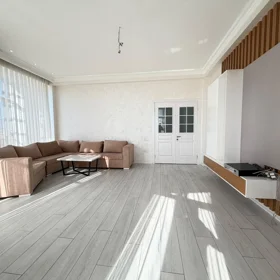 In Baku 145.0 m² apartment is for sale - Image 10