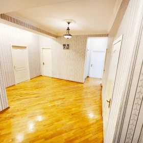 In Baku 130.0 m² apartment is for rent - Image 6