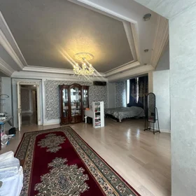 In Baku 158.0 m² apartment is for sale - Image 10