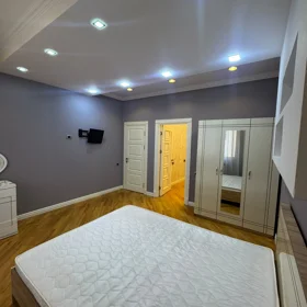 In Baku 150.0 m² apartment is for rent - Image 8