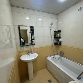 In Baku 100.0 m² apartment is for sale - Image 10