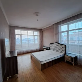In Baku 130.0 m² apartment is for rent - Image 7