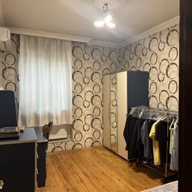 In Binəqədi rayonu 200.0 m² house with 5.0 rooms is for sale - Image 2