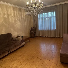 In Binəqədi rayonu 200.0 m² house with 5.0 rooms is for sale - Image 9