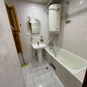 In Baku 90.0 m² apartment is for rent - Image 2