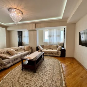 In Baku 90.0 m² apartment is for rent - Image 3