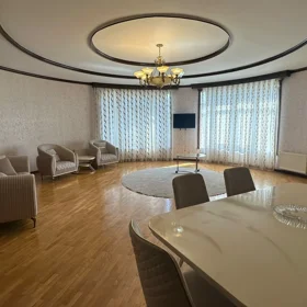 In Baku 240.0 m² apartment is for rent - Image 3