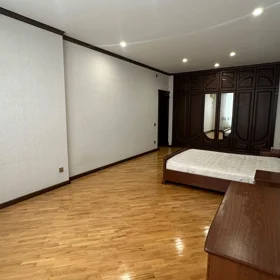 In Baku 240.0 m² apartment is for rent - Image 7