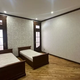 In Baku 240.0 m² apartment is for rent - Image 9