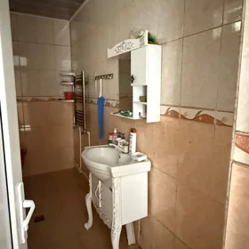 In Xəzər rayonu 200.0 m² house with 8.0 rooms is for rent - Image 2