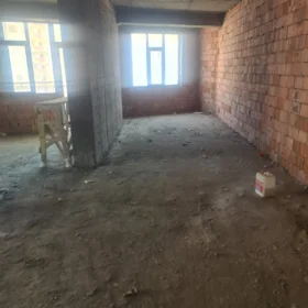 In Baku 170.0 m² apartment is for sale - Image 9