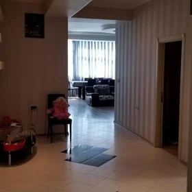 In Baku 115.0 m² apartment is for sale - Image 9