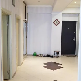 In Baku 115.0 m² apartment is for sale - Image 10