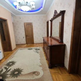 In Baku 180.0 m² apartment is for rent - Image 8