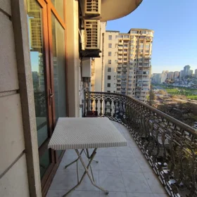 In Baku 140.0 m² apartment is for rent - Image 6