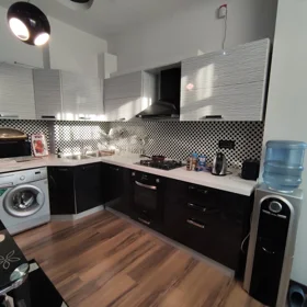 In Baku 140.0 m² apartment is for rent - Image 9