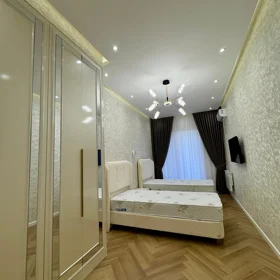 In Baku 107.0 m² apartment is for sale - Image 9