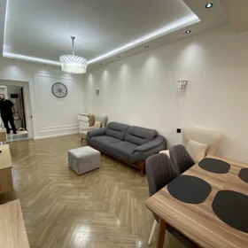 In Baku 70.0 m² apartment is for rent - Image 3