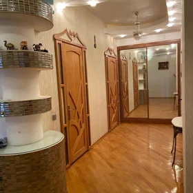 In Baku 225.0 m² apartment is for rent - Image 2
