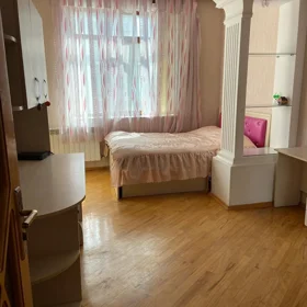 In Baku 225.0 m² apartment is for rent - Image 4