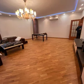 In Baku 198.0 m² apartment is for sale - Image 3