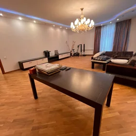 In Baku 198.0 m² apartment is for sale - Image 4