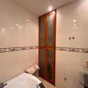 In Baku 198.0 m² apartment is for sale - Image 5