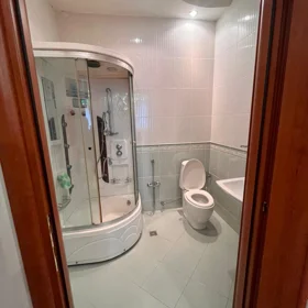 In Baku 198.0 m² apartment is for sale - Image 7