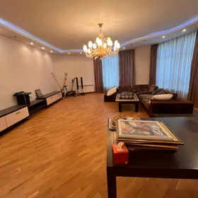 In Baku 198.0 m² apartment is for sale - Image 8