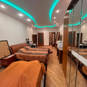 In Baku 198.0 m² apartment is for sale - Image 10