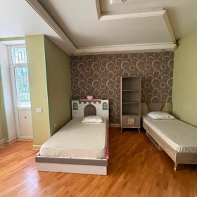 In Baku 170.0 m² apartment is for rent - Image 3