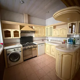 In Baku 170.0 m² apartment is for rent - Image 7