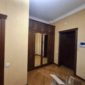 In Baku 140.0 m² apartment is for rent - Image 2