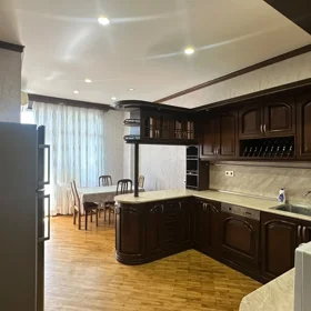 In Baku 160.0 m² apartment is for rent - Image 5