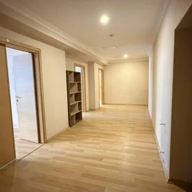In Baku 130.0 m² apartment is for rent - Image 9
