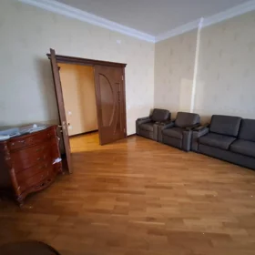 In Baku 140.0 m² apartment is for rent - Image 3