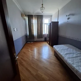 In Baku 140.0 m² apartment is for rent - Image 6